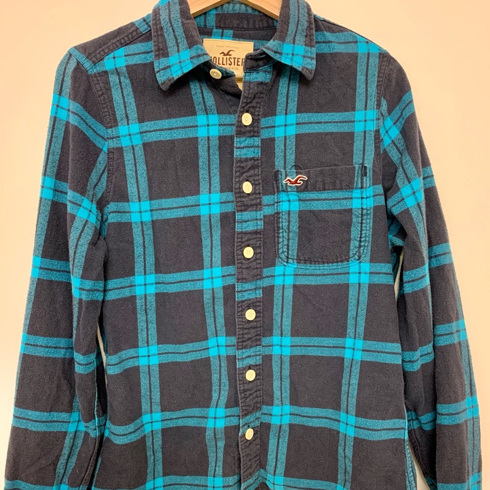 Hollister long sleeve button down shirt